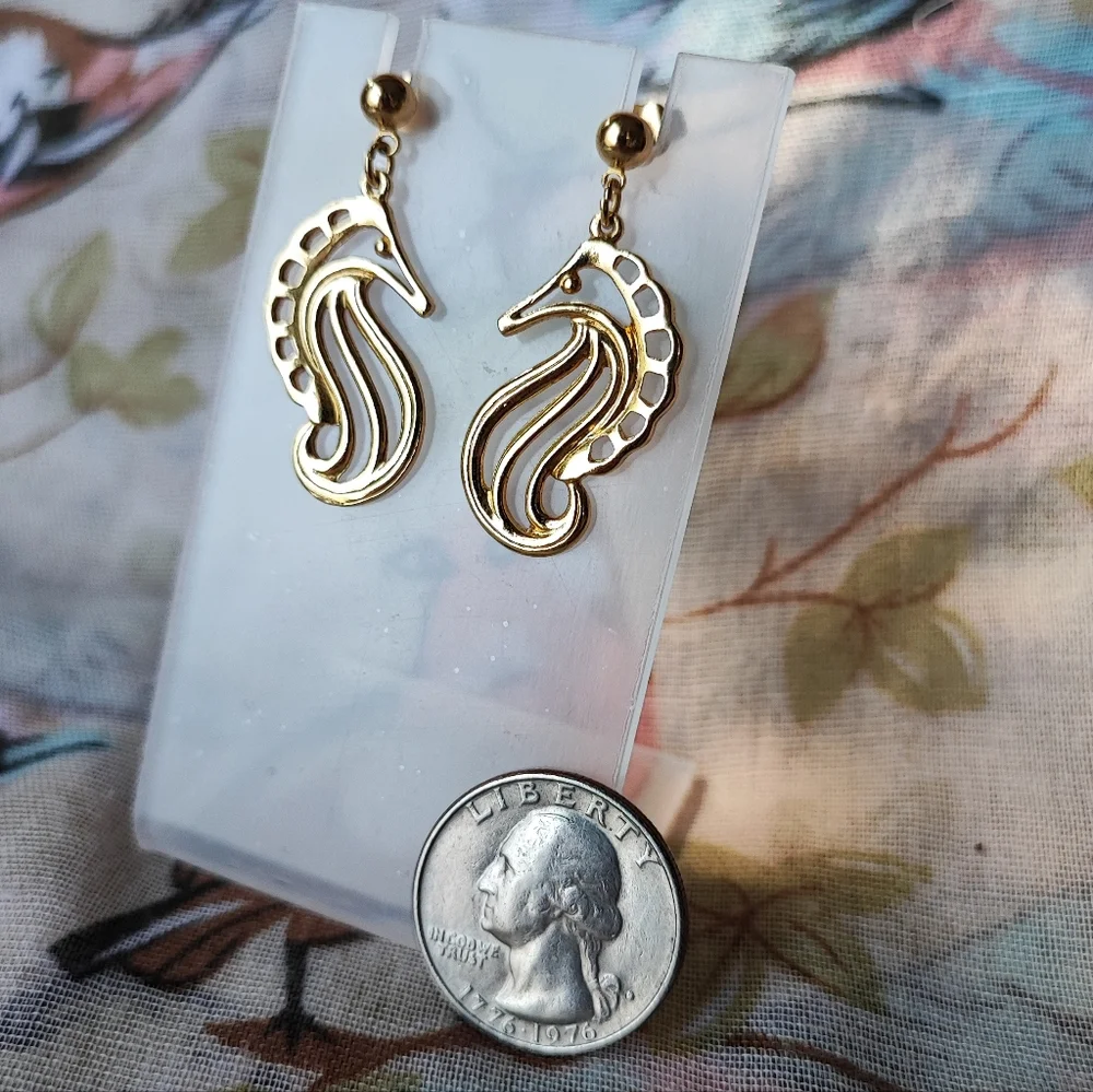 Gold Tone Seahorse Beachcore Jewelry Pierced Earrings Cruise Summer Vibes NEW